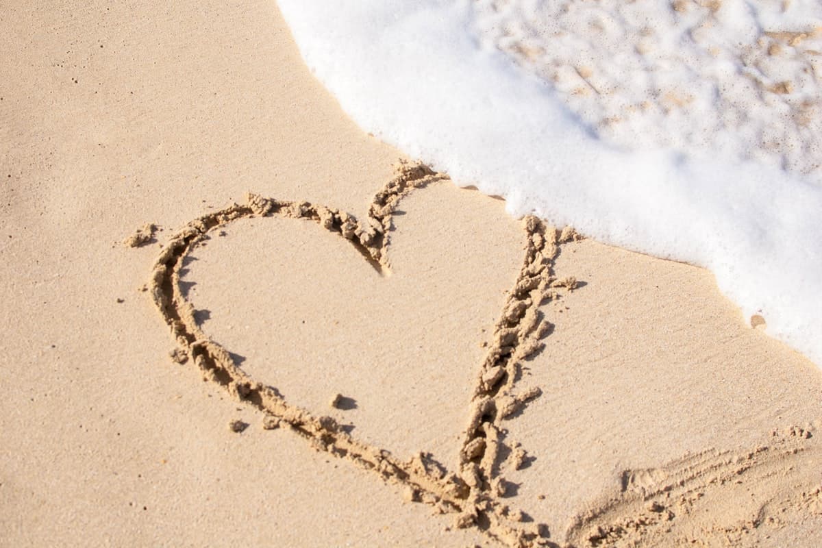 heart in sand