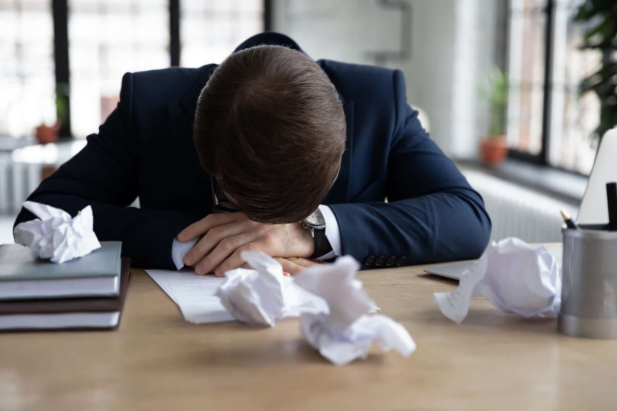 Studie Frontline Workers 2024: die 4 größten Stressfaktoren